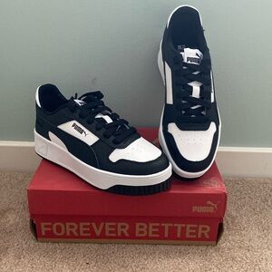 NWB Puma Carina Street Sneaker-size 7